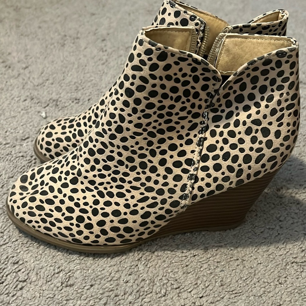 Women’s boots size 8